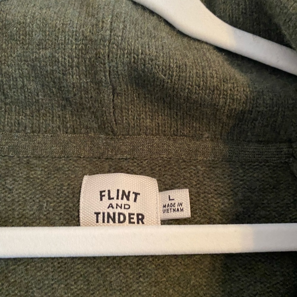 Flint and Tinder mens knit sweater, size large, great condition!!